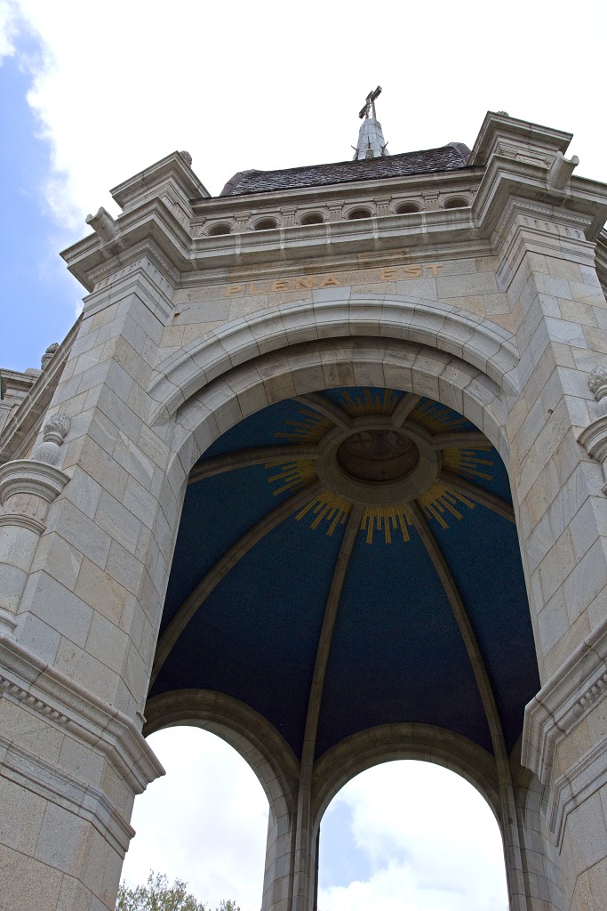 sainte anne d'auray basiliek kerk bedevaartsoord france frankrijk bretagne morbihan renaissance religie scala santa